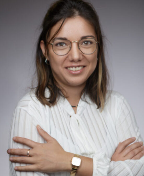 Coralie Raveane, Gestionny